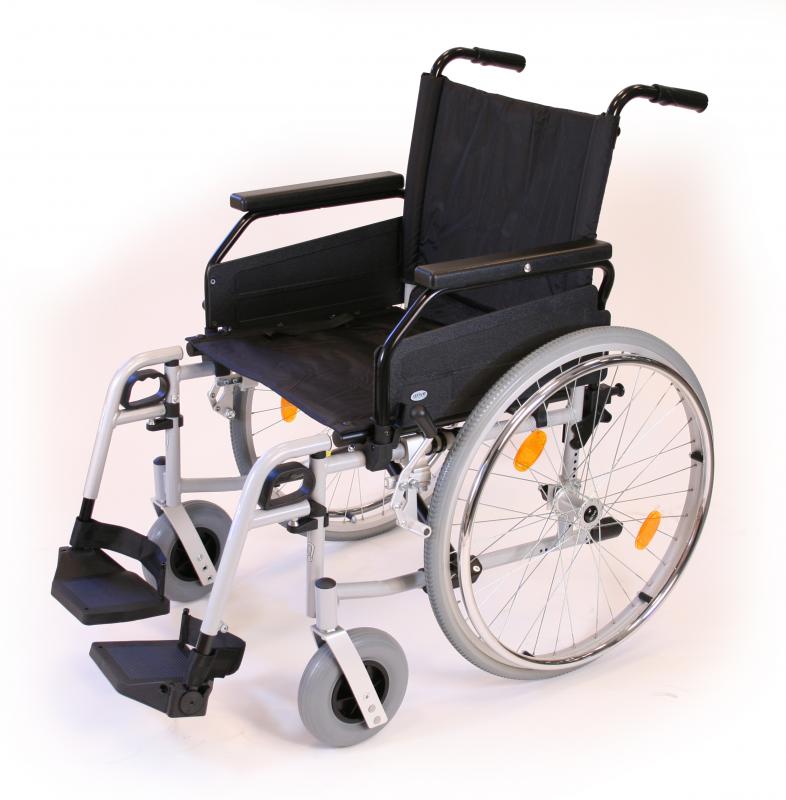 Chaise roulante adulte repose-pieds  45 cm